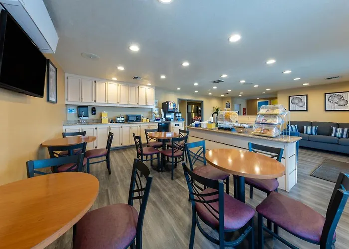 Days Inn By Wyndham Lathrop