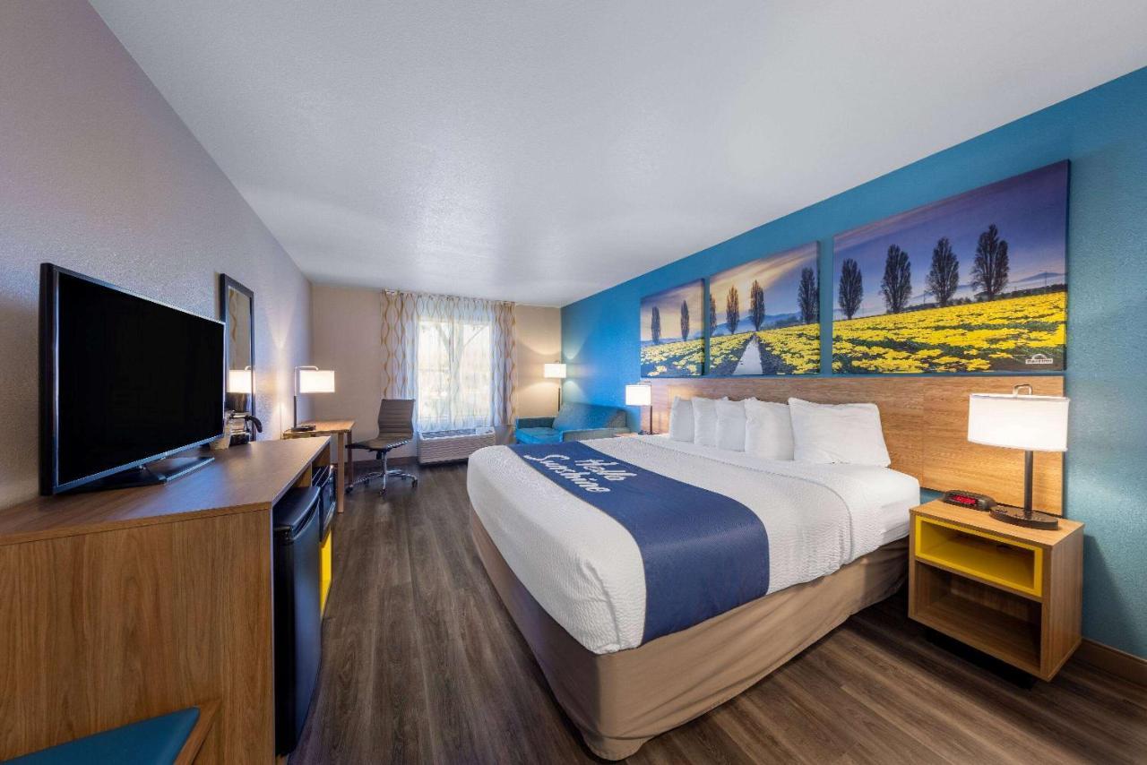 Hotel Days By Wyndham Lathrop